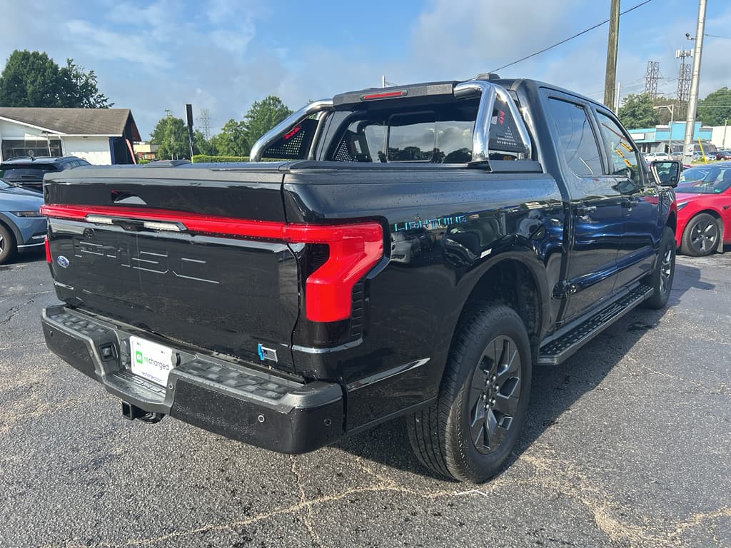 2023 Ford F-150 Lightning view 3