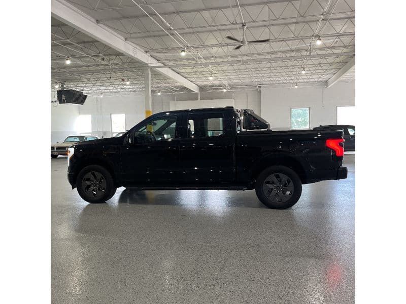 2023 Ford F-150 Lightning view 2