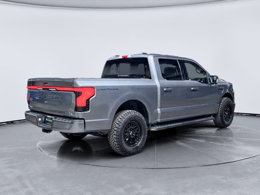 2023 Ford F-150 Lightning view 3