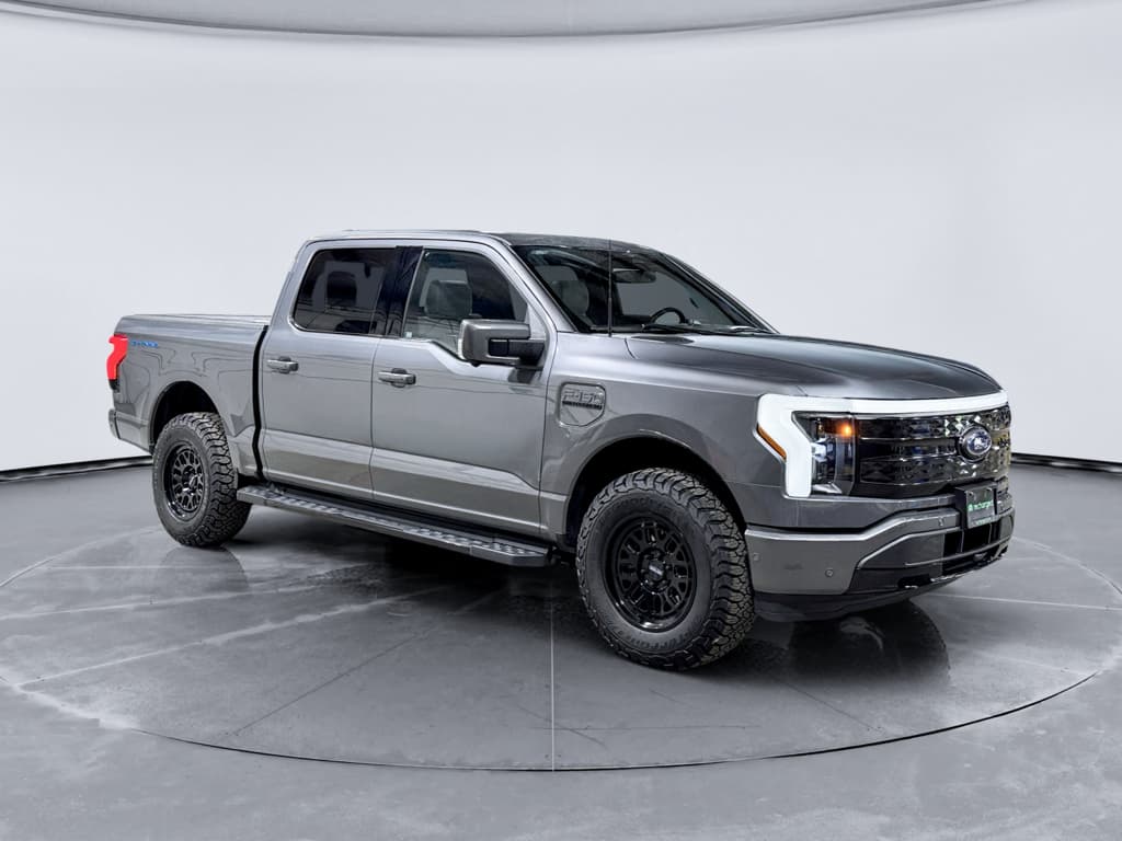 2023 Ford F-150 Lightning view 4