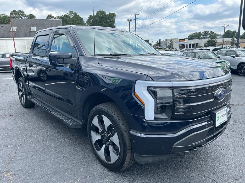 2022 Ford F-150 Lightning view 4