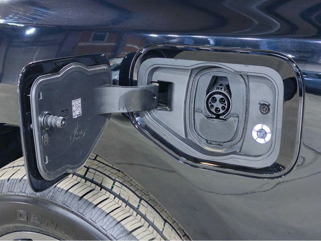 2022 Ford F-150 Lightning view 5