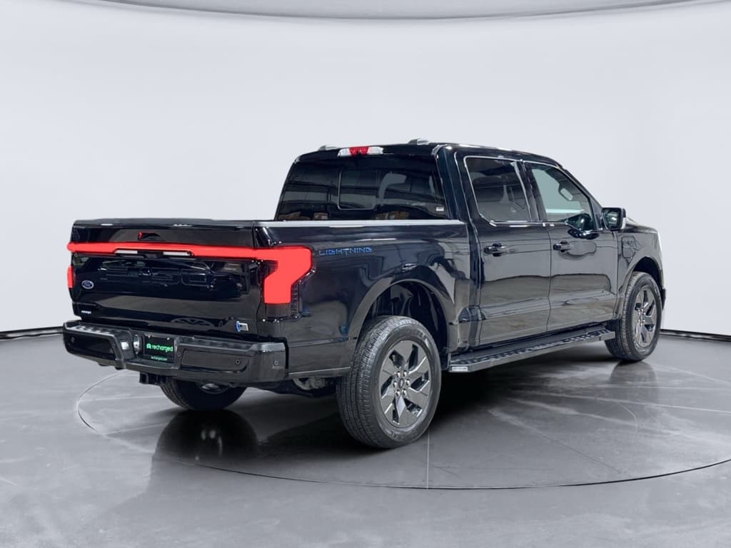 2022 Ford F-150 Lightning view 4