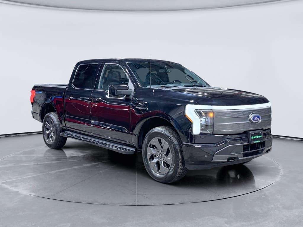 2022 Ford F-150 Lightning view 3
