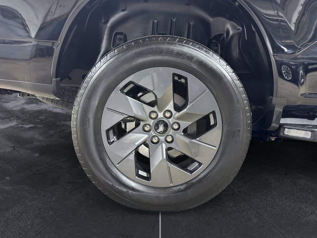 2022 Ford F-150 Lightning view 40