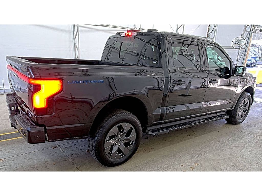 2022 Ford F-150 Lightning view 3