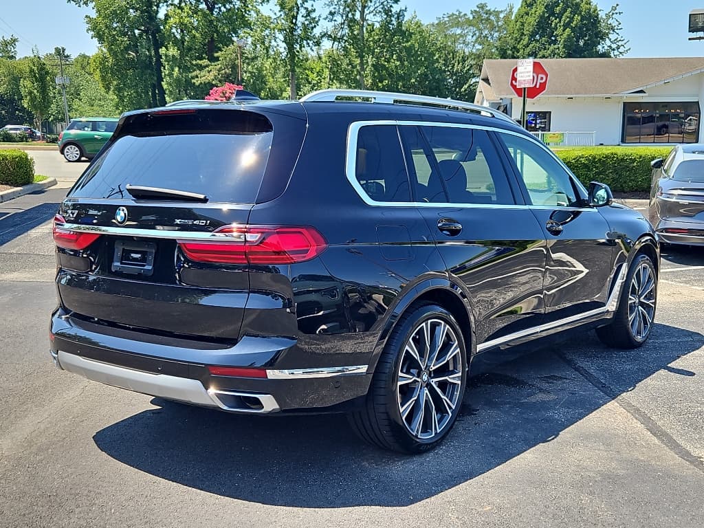 2021 BMW X7 view 3