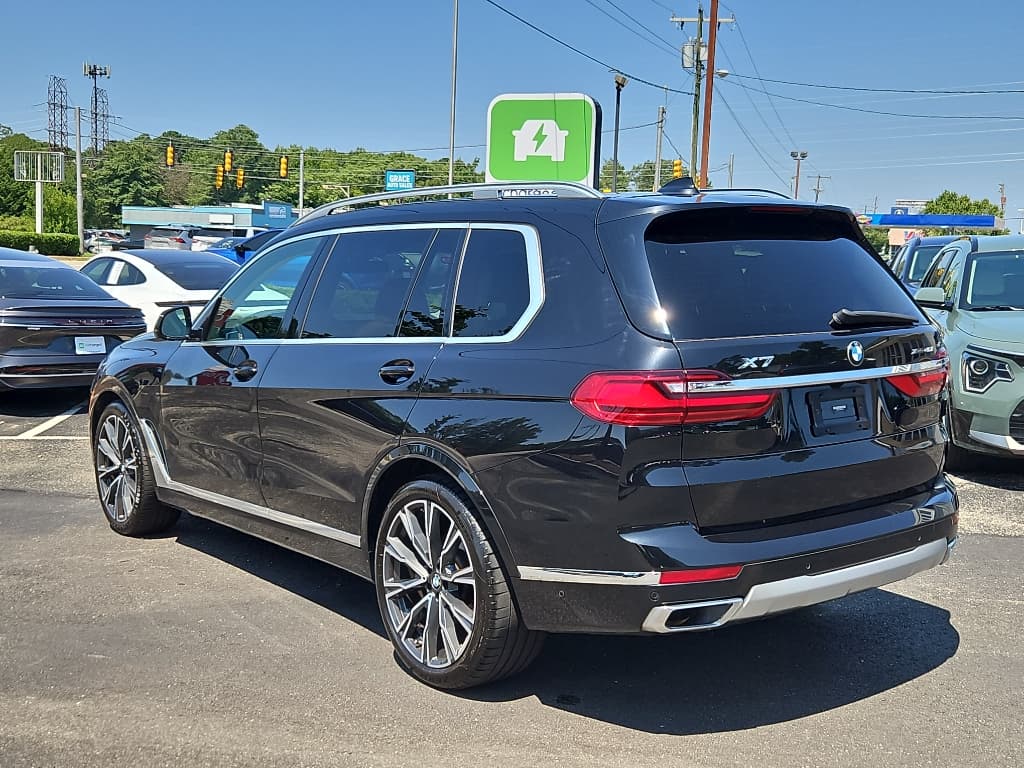 2021 BMW X7 view 2