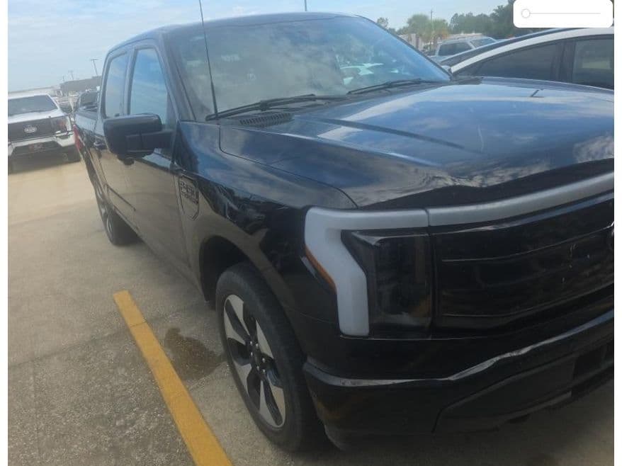 2023 Ford F-150 Lightning view 2