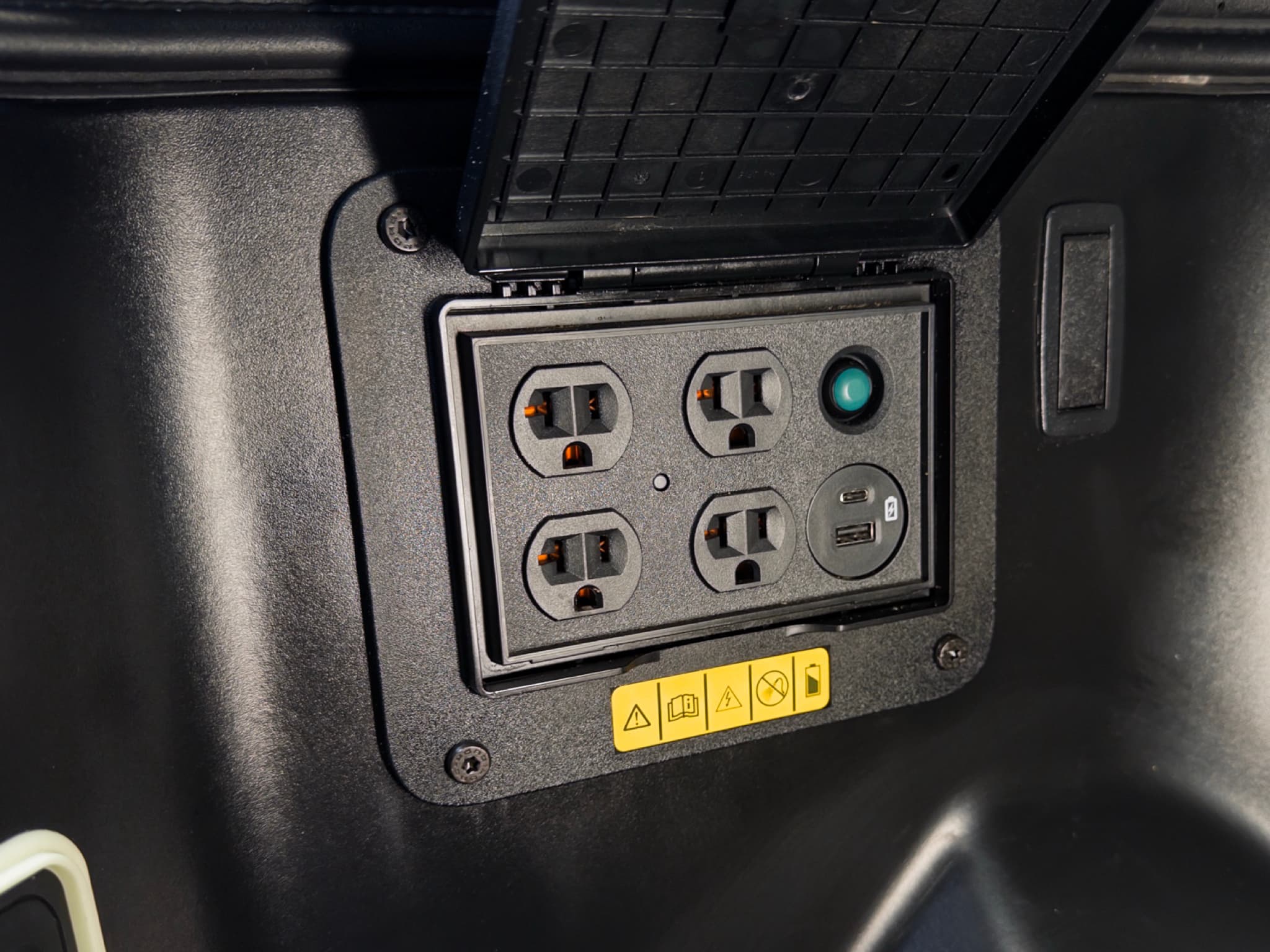 2023 Ford F-150 Lightning view 27