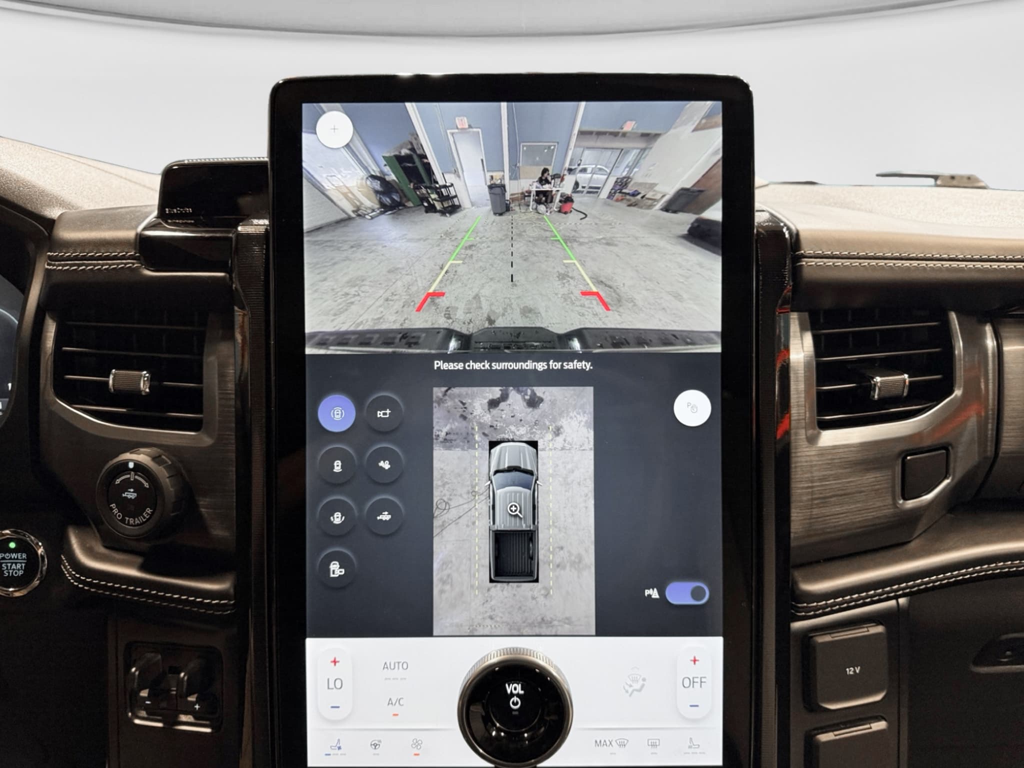 2023 Ford F-150 Lightning view 14