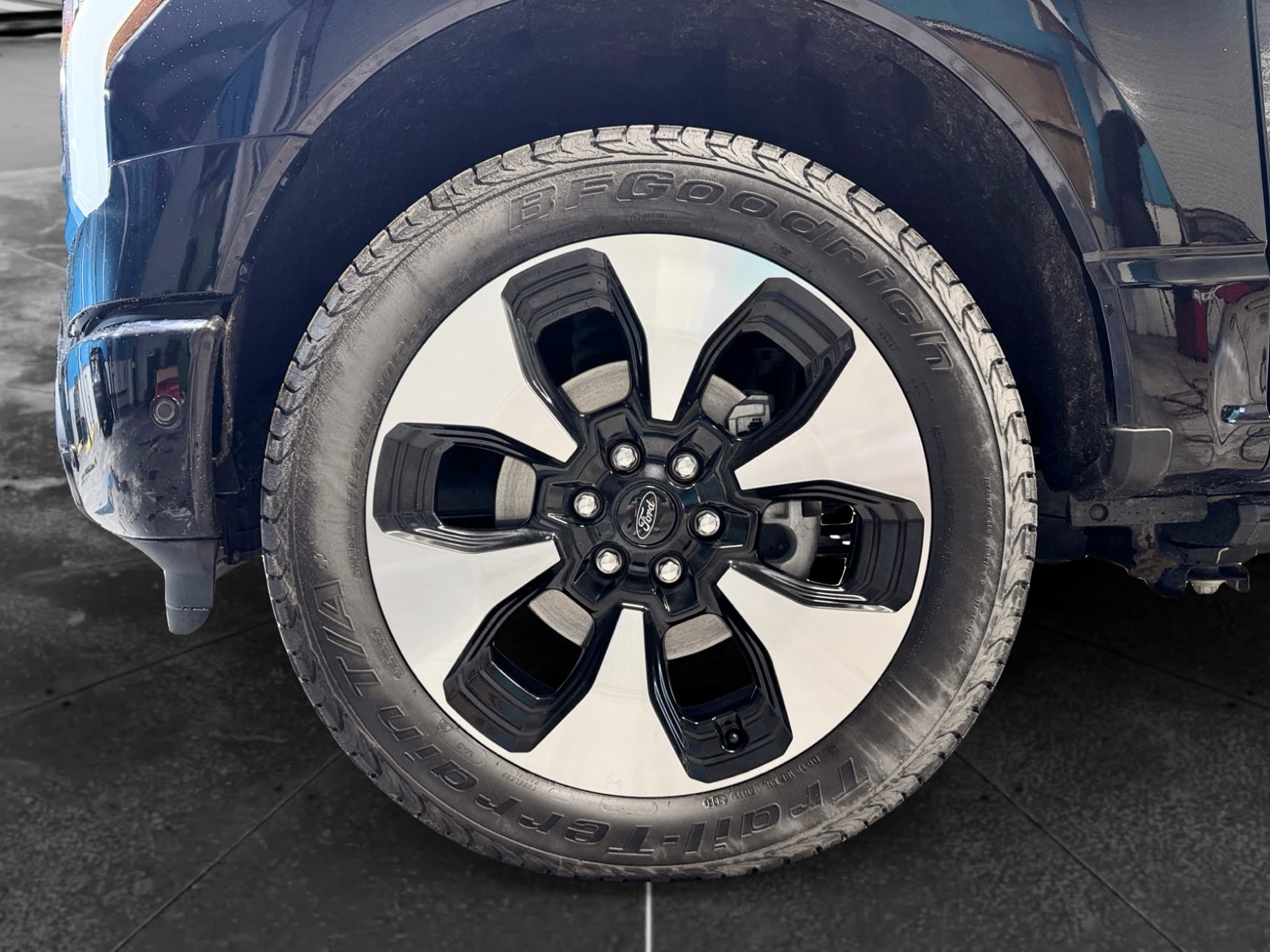 2023 Ford F-150 Lightning view 32