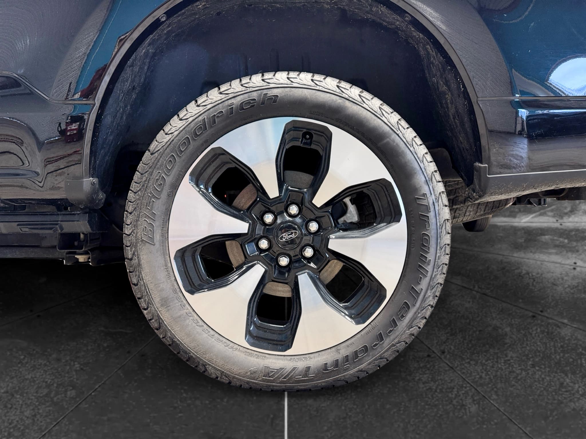 2023 Ford F-150 Lightning view 34