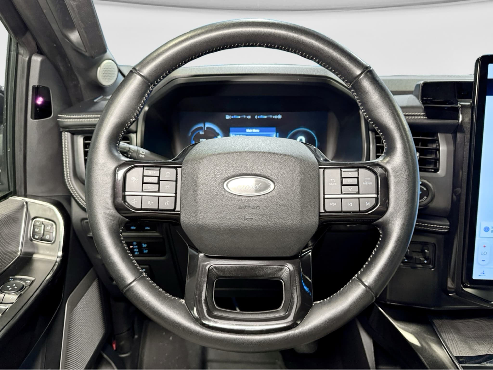 2023 Ford F-150 Lightning view 9