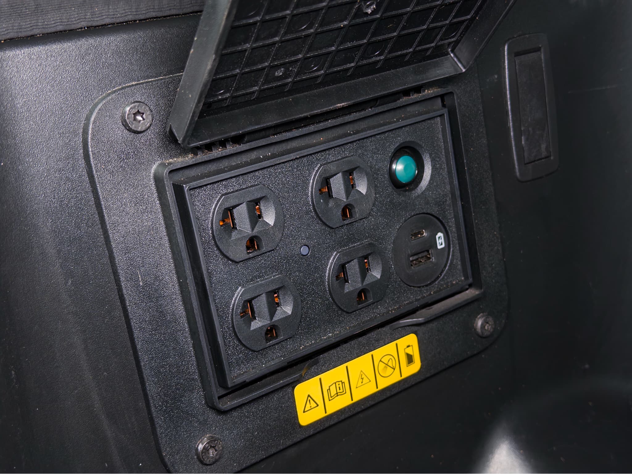 2023 Ford F-150 Lightning view 28