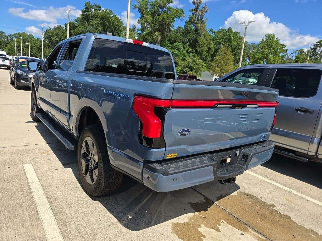 2023 Ford F-150 Lightning view 2