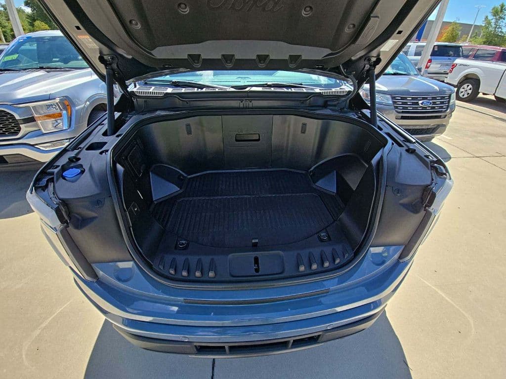 2023 Ford F-150 Lightning view 8