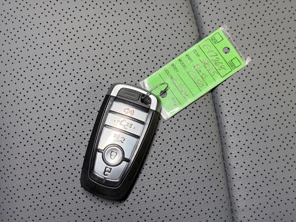 2025 Ford F-150 Lightning view 24