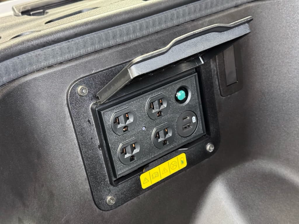 2025 Ford F-150 Lightning view 27