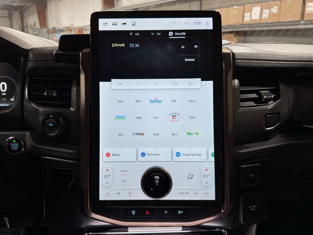 2025 Ford F-150 Lightning view 12