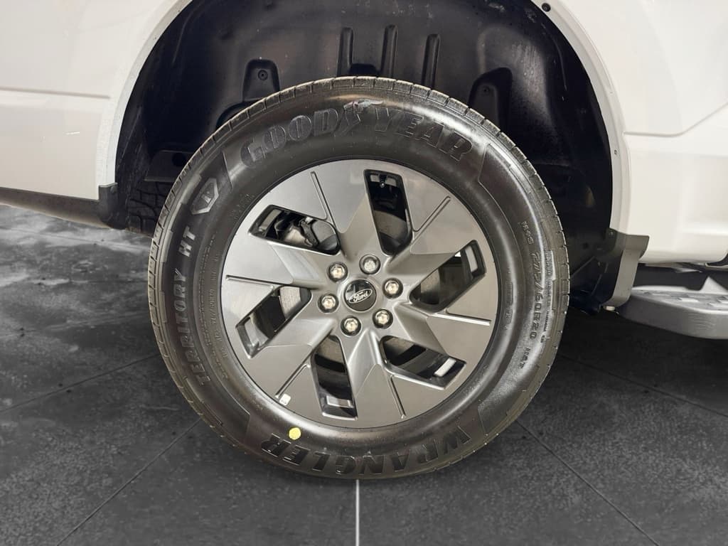 2025 Ford F-150 Lightning view 38