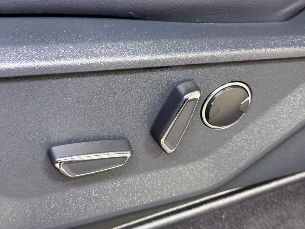 2025 Ford F-150 Lightning view 7