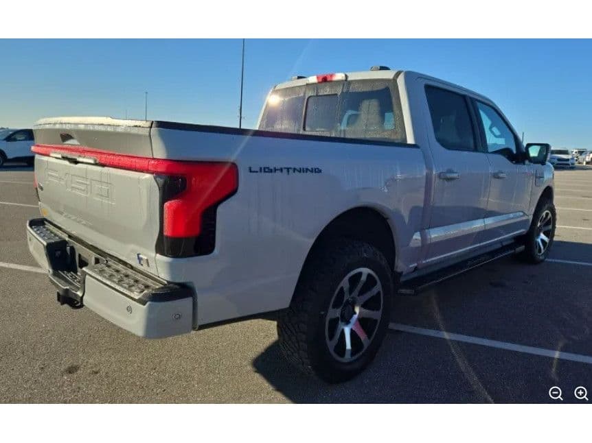 2023 Ford F-150 Lightning view 3