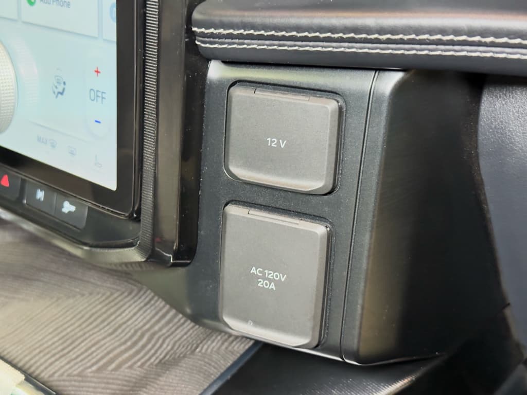 2023 Ford F-150 Lightning view 17