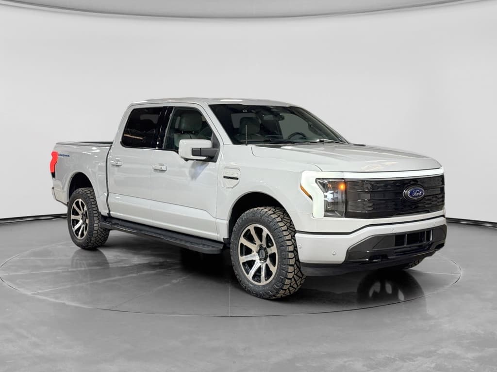 2023 Ford F-150 Lightning view 4