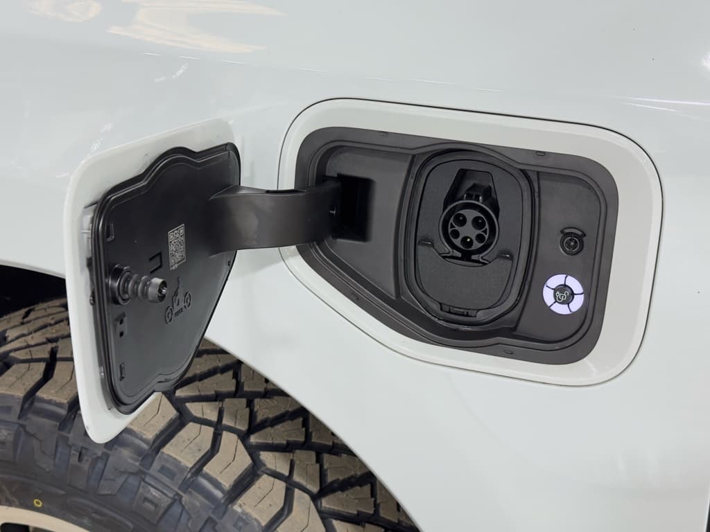 2023 Ford F-150 Lightning view 5