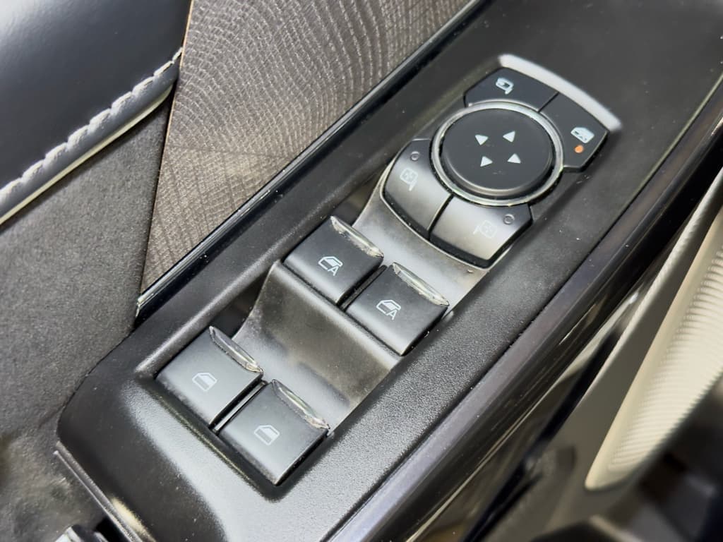 2023 Ford F-150 Lightning view 8