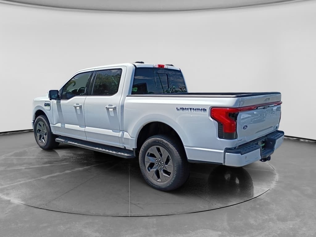 2025 Ford F-150 Lightning view 4
