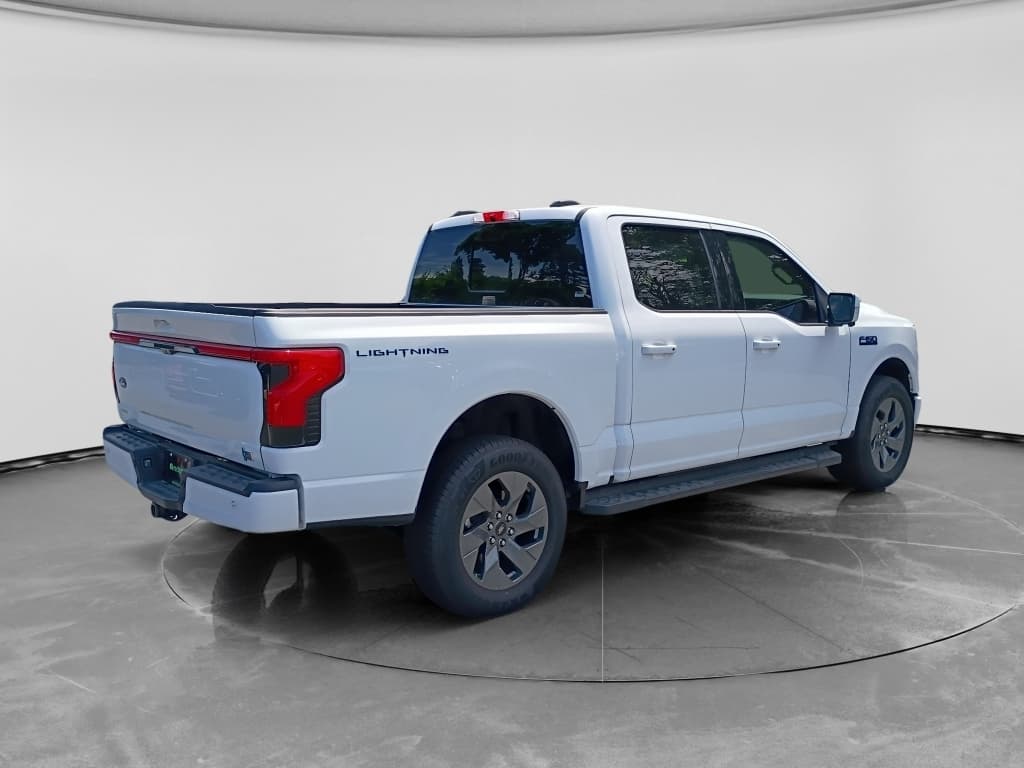 2025 Ford F-150 Lightning view 3