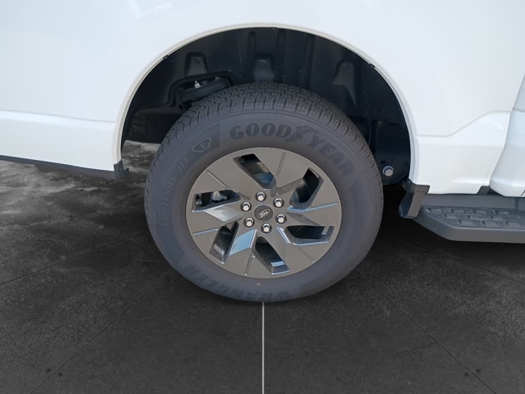 2025 Ford F-150 Lightning view 7