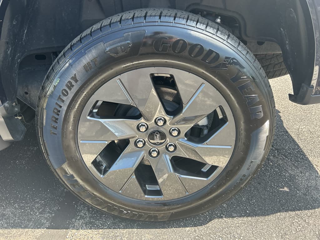 2024 Ford F-150 Lightning view 32
