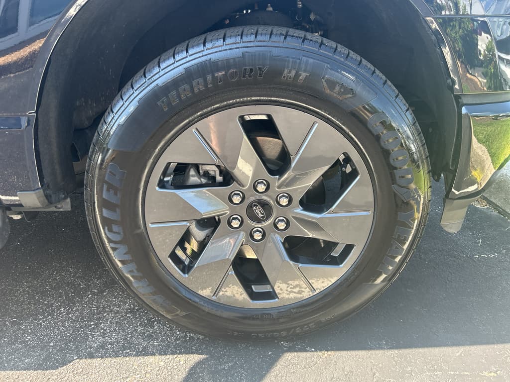 2024 Ford F-150 Lightning view 28