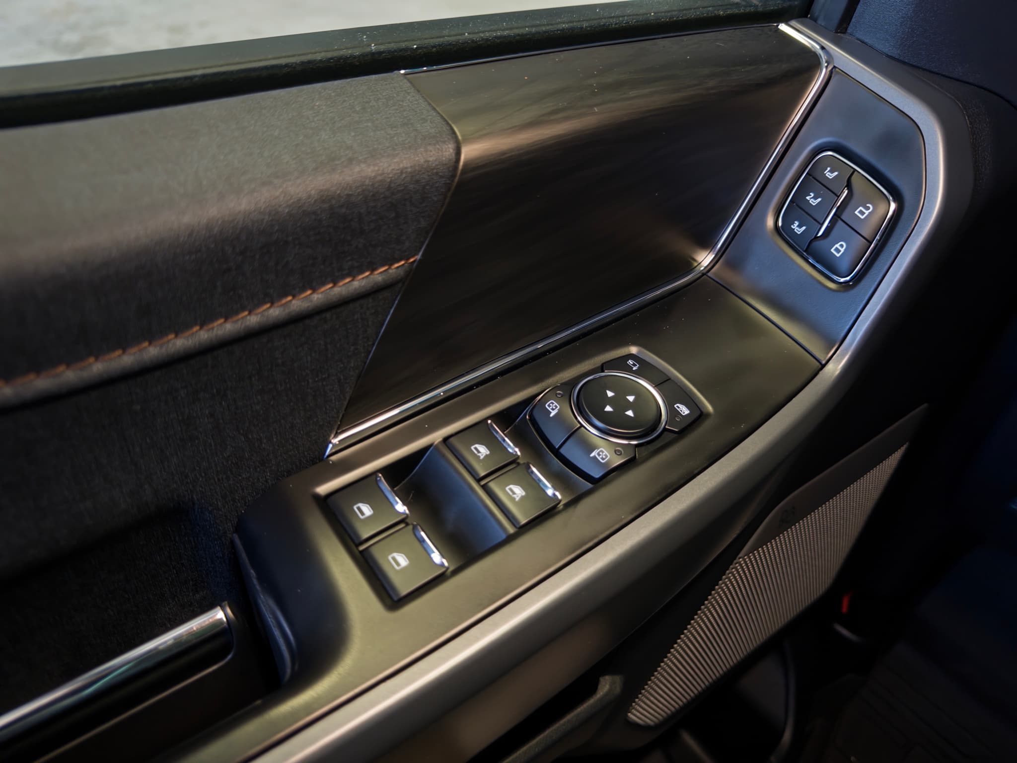 2024 Ford F-150 Lightning view 8