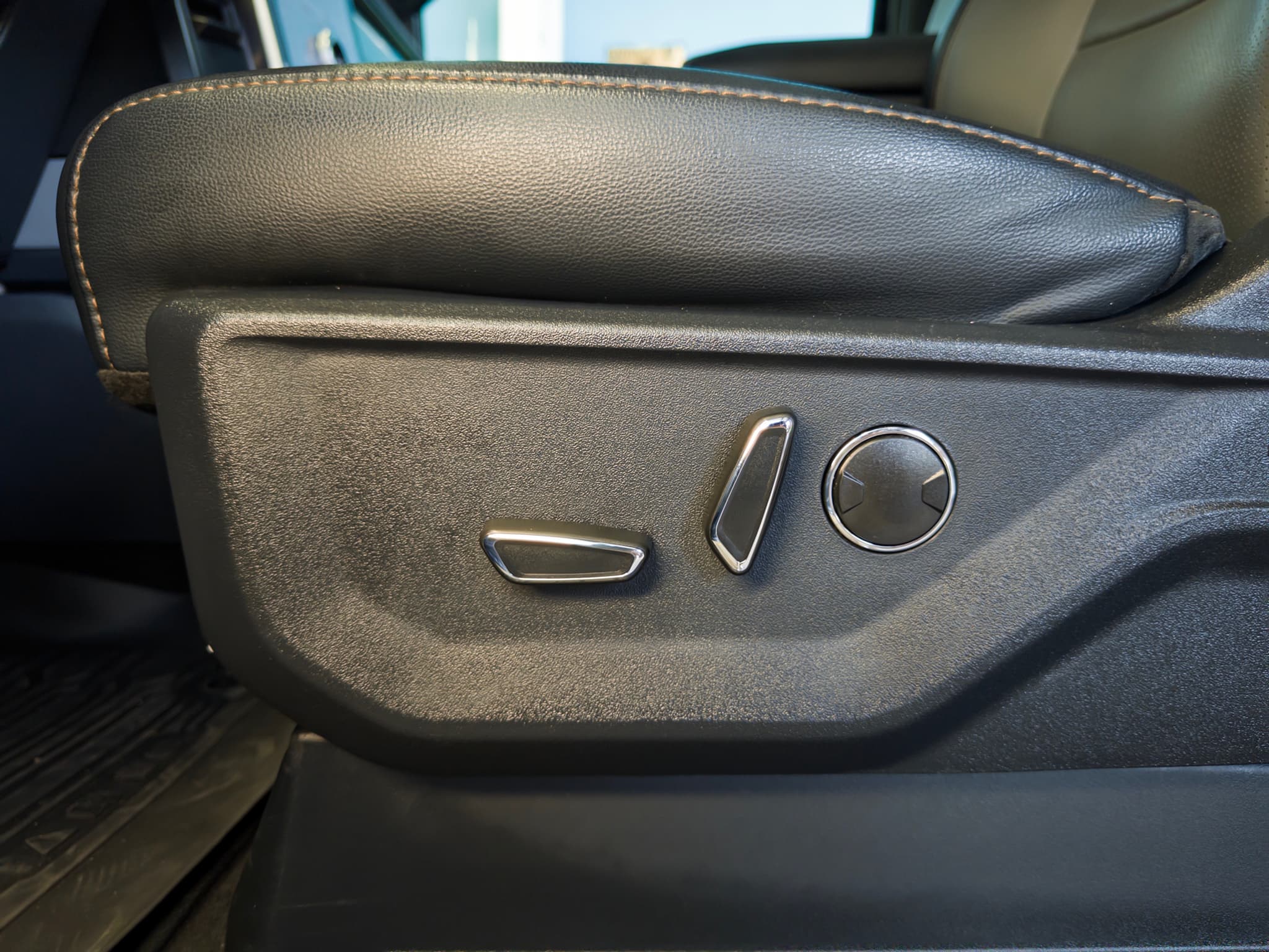 2024 Ford F-150 Lightning view 7