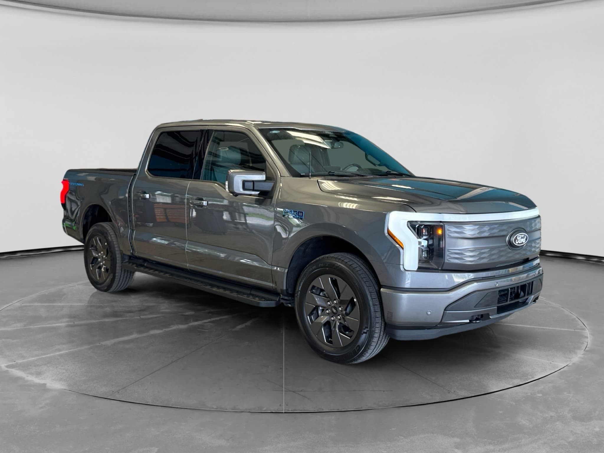 2024 Ford F-150 Lightning view 4