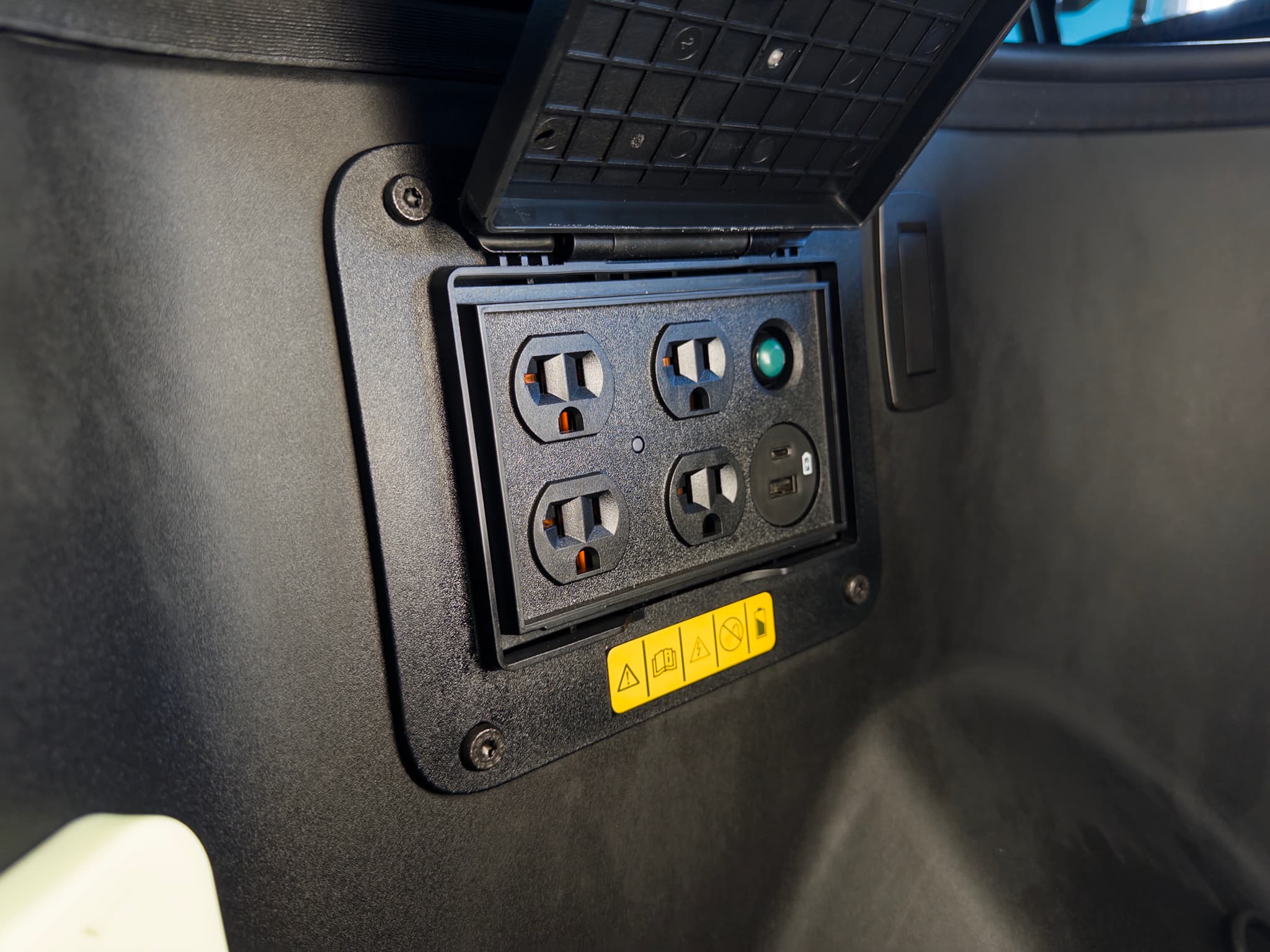 2024 Ford F-150 Lightning view 28