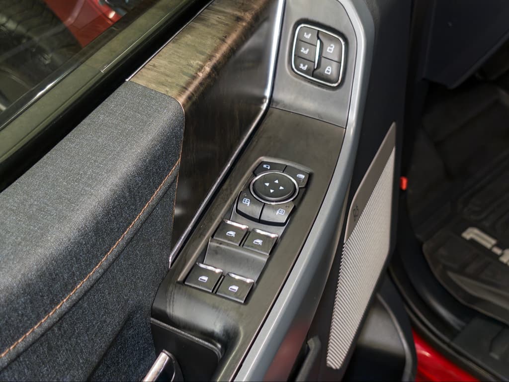 2023 Ford F-150 Lightning view 7