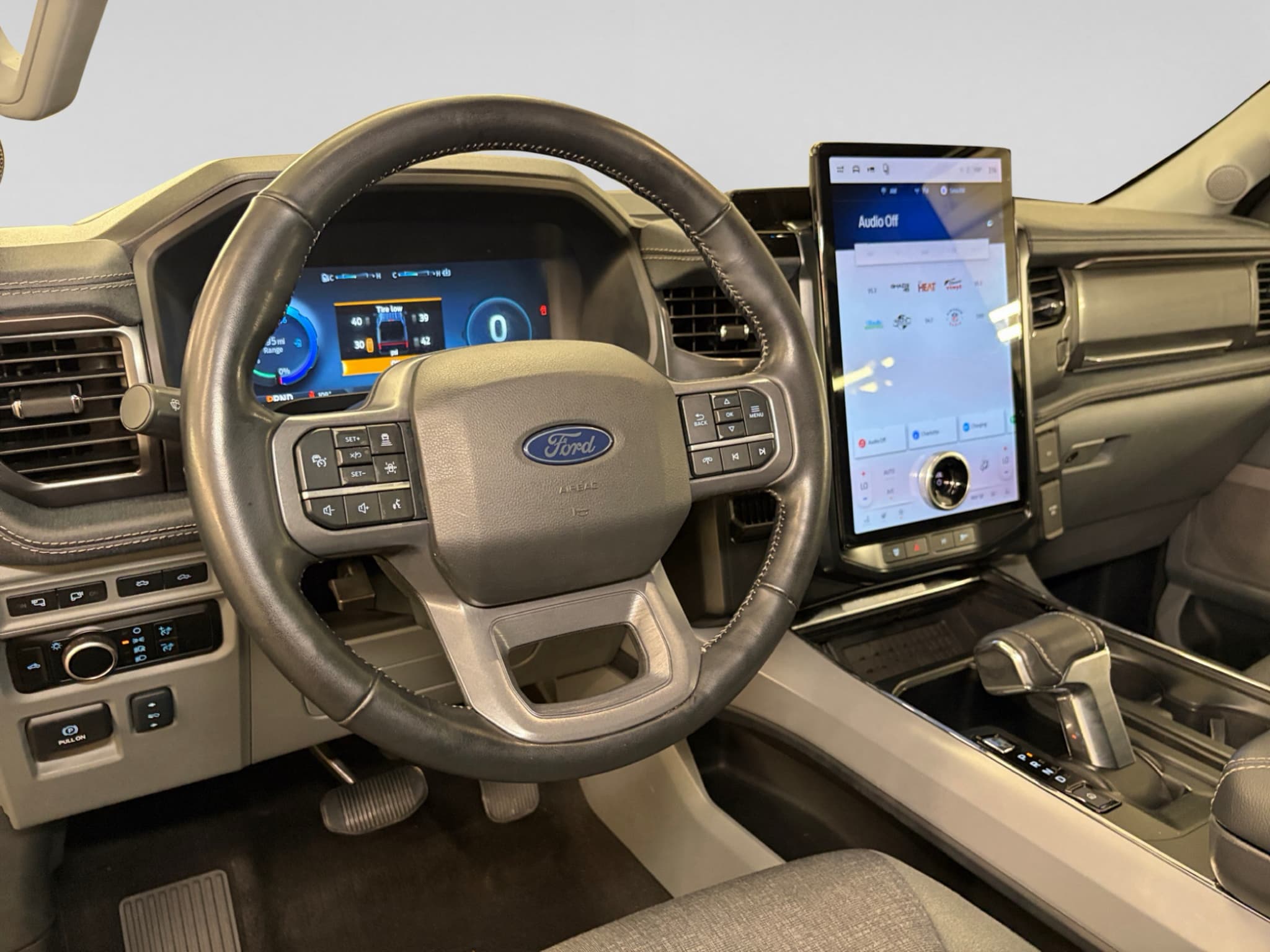 2024 Ford F-150 Lightning view 19