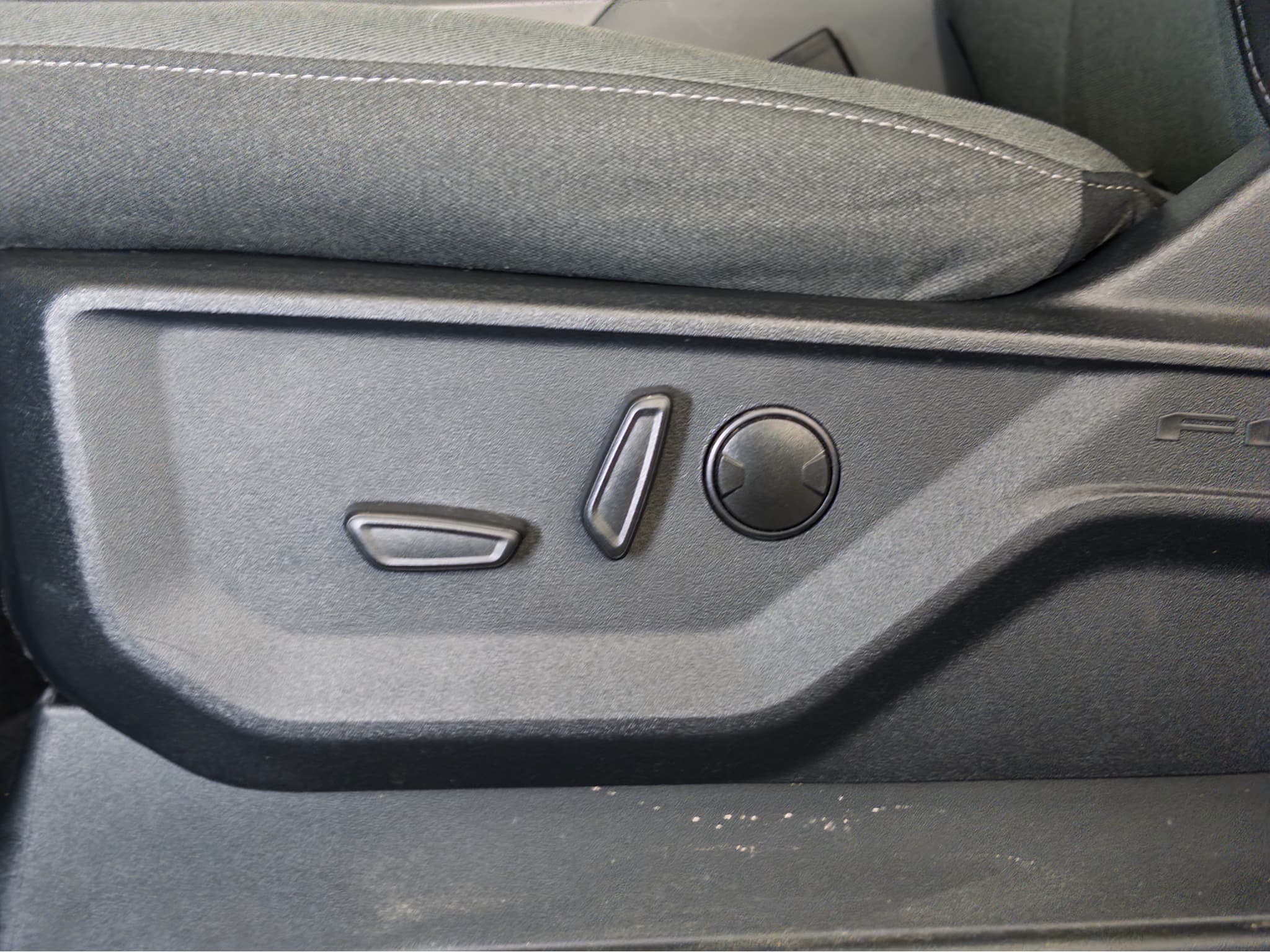 2024 Ford F-150 Lightning view 7