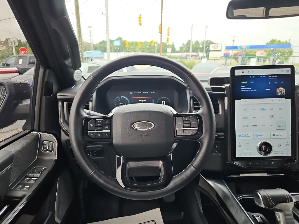 2023 Ford F-150 Lightning view 8