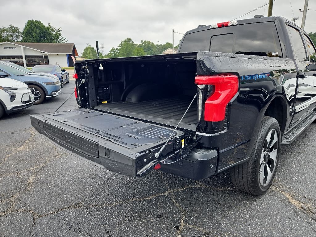 2023 Ford F-150 Lightning view 27