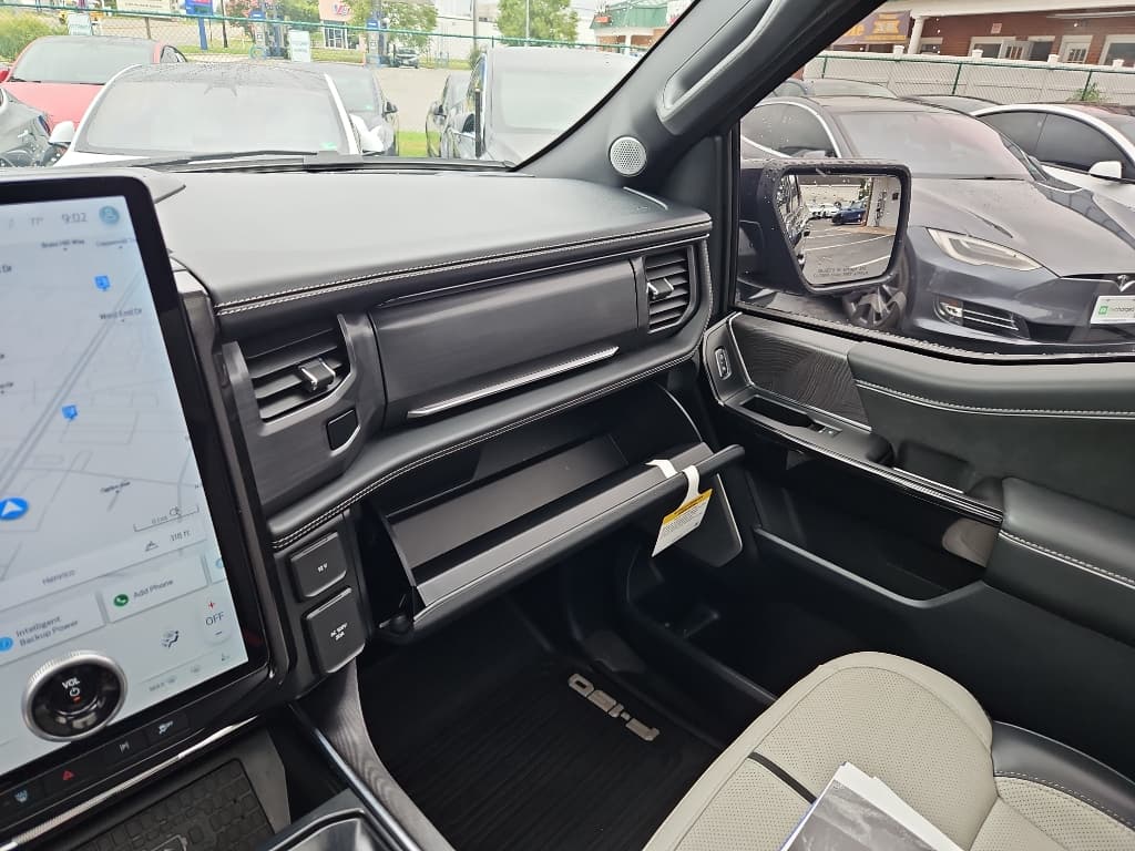 2023 Ford F-150 Lightning view 20