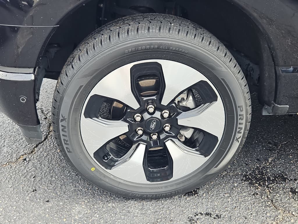 2023 Ford F-150 Lightning view 33