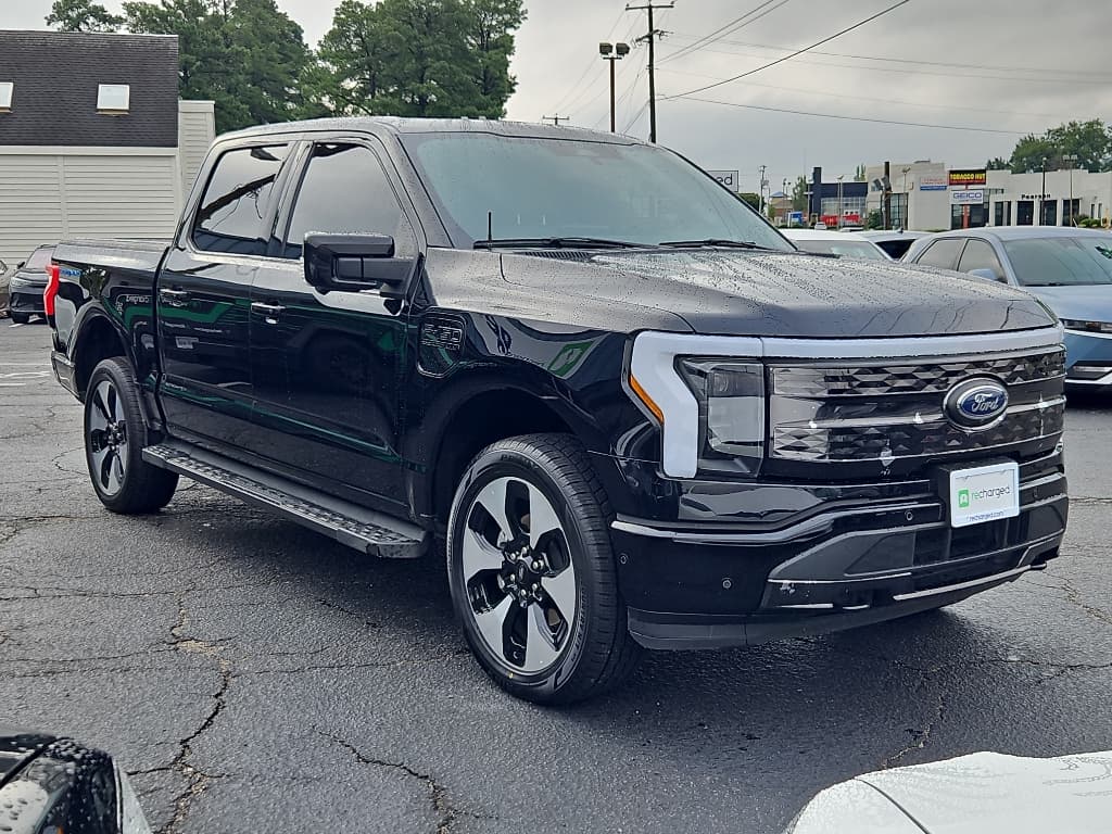 2023 Ford F-150 Lightning view 4