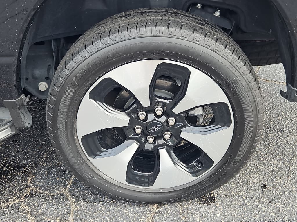 2023 Ford F-150 Lightning view 35