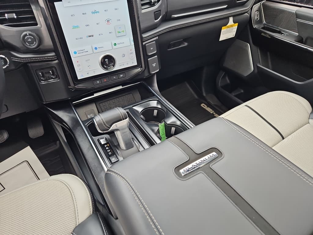 2023 Ford F-150 Lightning view 18